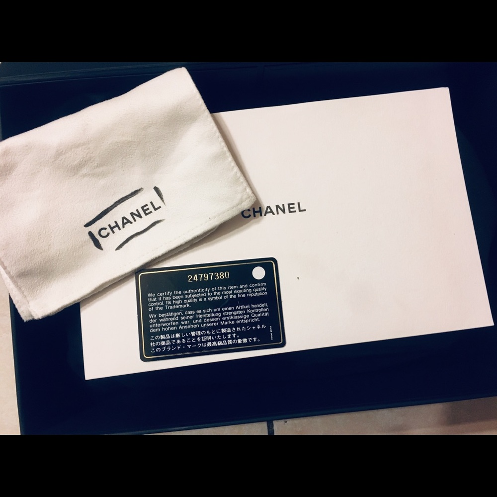 Medium Chanel Boy Bag! - Picture 4 of 8
